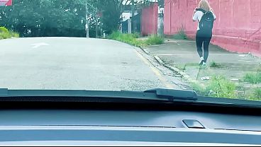 ESCANDALO ALUNA NA FRENTE DA ESCOLA DEU PRO PROFESSOR