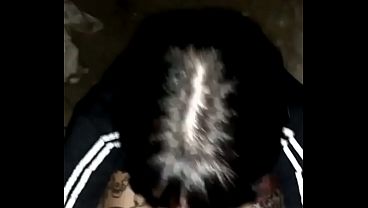 Se la chupe en pú blico al novio de mi amiga