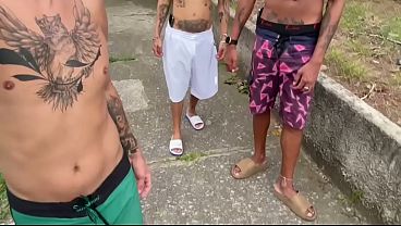 Ele veio pedir informaç ã o na rua , levamos ele para o endereç o da nossa cama/He came to ask for information on the street, we took him to the address of our bed